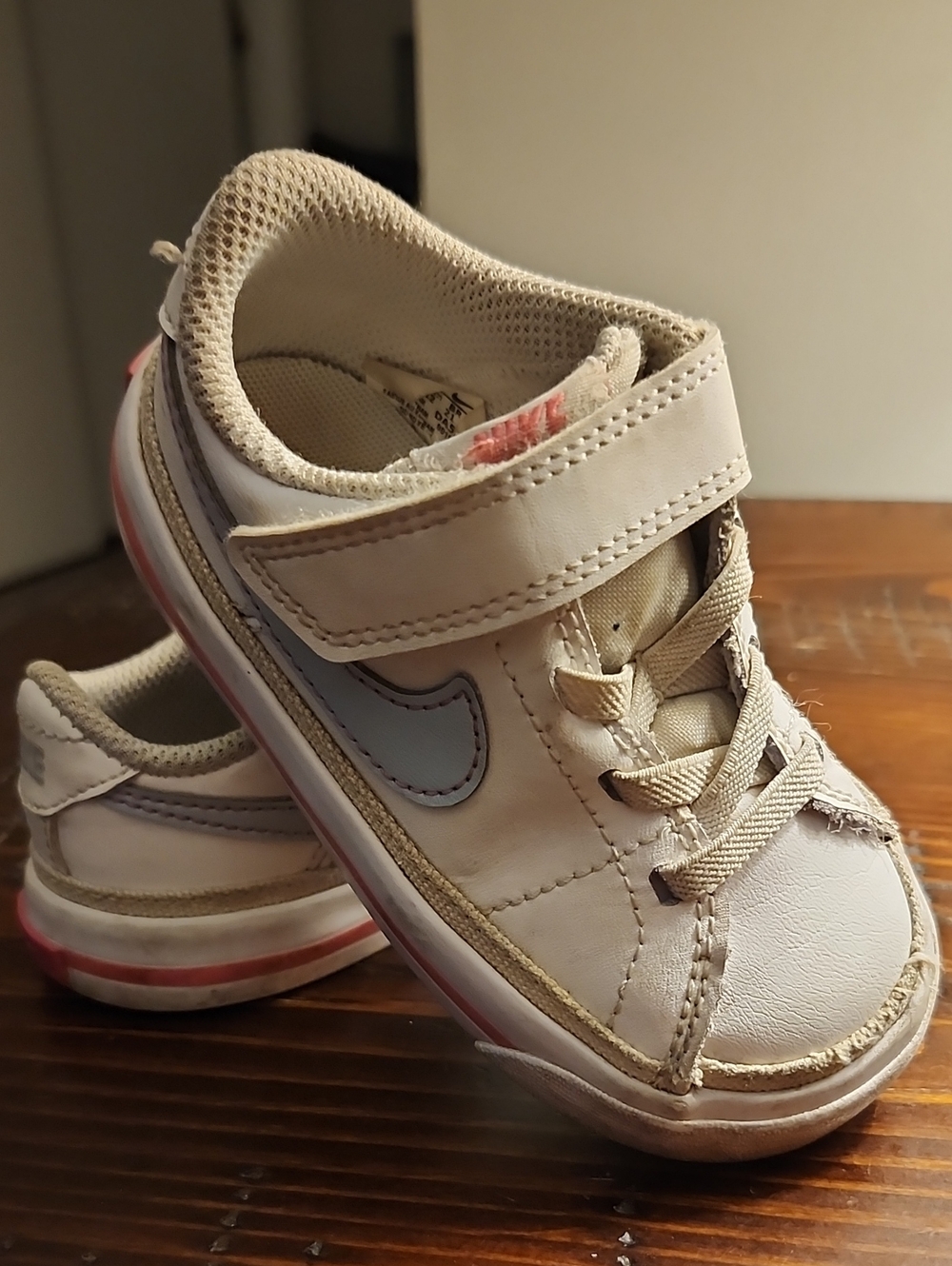 Nike Kids White and Light Pink Sneakers with Hook-and-Loop Strap Size 6c